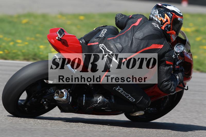 /Archiv-2022/07 16.04.2022 Speer Racing ADR/Gruppe gelb/backside